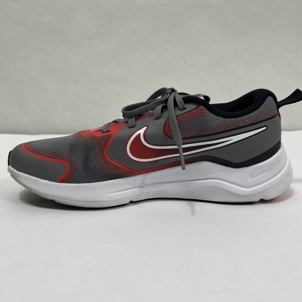 Nike Cosmic Runner (GS) Youth size 7 Women Size 8.5 Red/black Running Shoes